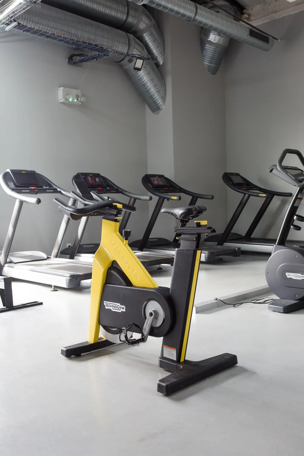 Vélo et tapis de course sur le plateau cardio